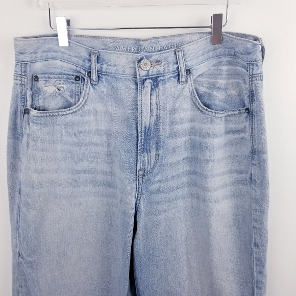 American Eagle 90s Boyfriend Light Wash Distressed Jeans size 12 X-Long - Picture 5 of 11